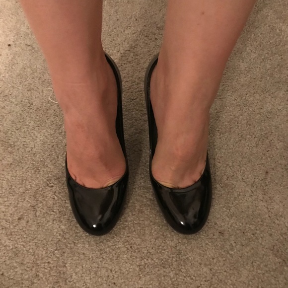 Theory black patent pumps - Picture 6 of 7